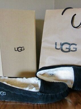 UGG Slippers Scalloped MOC Black Size 11 Women's Moccasins